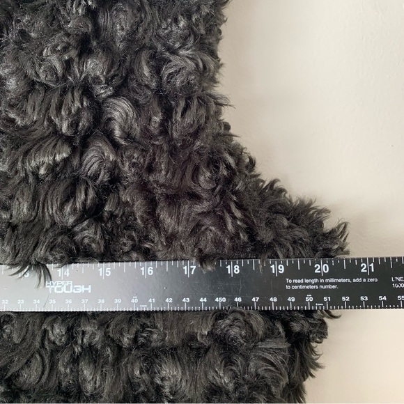 LIVE a little Black Faux Fur curly Fur Vest Size Large - Picture 9 of 9